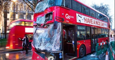 Stire din Actualitate : Accident de autobuz, la Londra