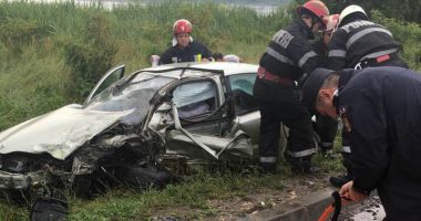 Stire din Eveniment : Accident grav  între Eforii. Trei persoane au fost rănite