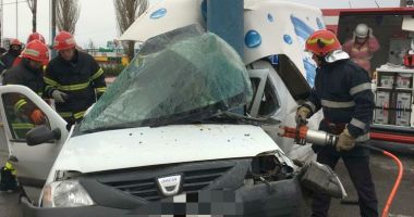 Accident rutier grav în stațiunea Mamaia. Șoferul, transportat la spital! - 2