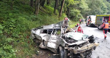 Stire din Eveniment : Doi oameni au murit striviți de un TIR într-o mașină