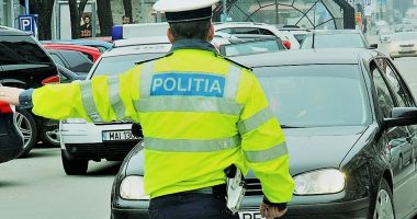 Doi poliţişti de la Rutieră, loviţi de o maşină când dirijau circulaţia