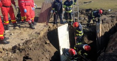 Tânăr de 25 de ani, strivit de un mal de pământ sub ochii tatălui său