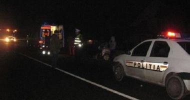 Un şofer de 67 de ani a murit, după ce maşina lui s-a izbit de un autocar