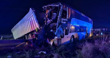 Stire din Eveniment : Plan roșu de intervenție! 22 de persoane au ajuns la spital în urma unui grav accident rutier