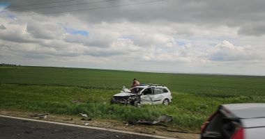 Accident rutier în localitatea Mihai Viteazu. O șoferiță s-a răsturnat cu mașina în câmp