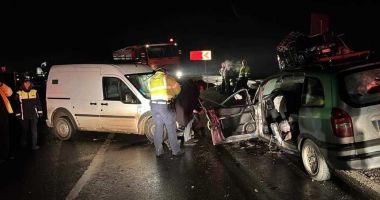 Stire din Eveniment : Accident cu două maşini în care erau 7 persoane. Cinci adulţi şi doi copii au ajuns la spital