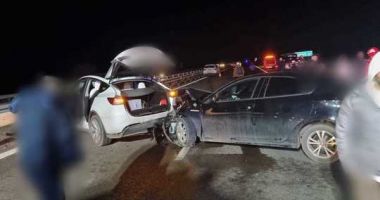 Stire din Eveniment : Accident terifiant în care au fost implicate cinci maşini, în care se aflau 15 pasageri. Patru persoane primesc îngrijii medicale
