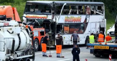 Accident terifiant pe autostradă! Zeci de persoane se numără printre victime