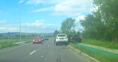 Stire din Eveniment : Fiul de 2 ani al lui Ionel Ganea, în stare gravă. Fostul fotbalist a intrat într-o maşină oprită pe carosabil