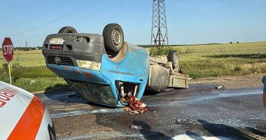 Stire din Eveniment : Un autoturism s-a răsturnat în această dimineață, între Ciocârlia de Sus și Ciocârlia de Jos