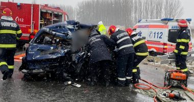 Stire din Eveniment : Încă o familie distrusă pe “Drumul Morţii”. Un tânăr de 19 ani şi-a băgat în pământ mama şi fratele mai mic