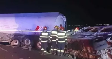Un tânăr de 18 ani a pierdut controlul volanului, iar opt oameni au ajuns victime într-un accident violent