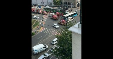 Stire din Eveniment : Accident grav în București. Implicate un tramvai şi un autobuz STB, 11 persoane au fost rănite
