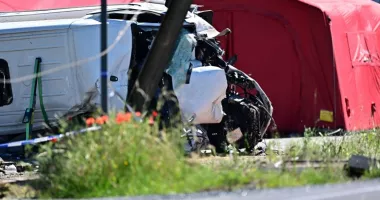 Stire din Actualitate : Nenorocire la trecerea de cale ferată. Mai multe persoane au murit într-un accident feroviar
