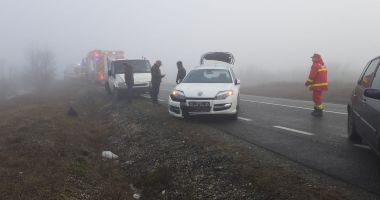 Stire din Eveniment : Accident rutier, în Mihai Viteazu. Două persoane au ajuns la spital