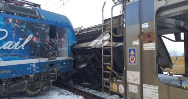 Tragedie pe calea ferată. Un om a murit după ce două trenuri de marfă s-au ciocnit - 2
