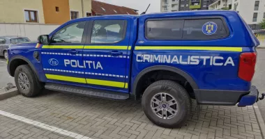 Stire din Eveniment : Autospecială de criminalistică, implicată într-un accident cu trei răniți