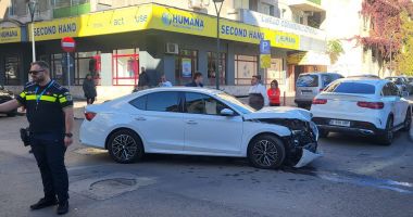 Stire din Eveniment : Accident rutier la intersecția străzilor Răscoala 1907 și Cuza Vodă