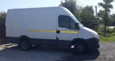 Stire din Eveniment : Pieton lovit mortal din neatenţie! Şoferul unei dube a dat cu spatele fără să se asigure