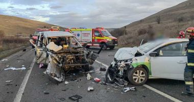 Stire din Eveniment : Accident mortal în care au fost implicate trei autovehicule. Un bărbat de 50 de ani și-a pierdut viața