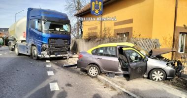 Stire din Eveniment : Accident mortal provocat de un șofer de 86 de ani. Autoturismul pe care îl conducea s-a izbit de o cisternă