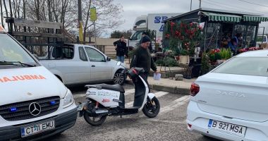 Accident rutier între un moped și un autoturism pe strada Eliberării, din Constanța