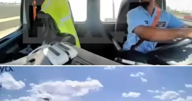 Stire din Actualitate : Scene de groază la aterizare. Un avion de pasageri a lovit un camion și un stâlp de iluminat în timpul manevrei