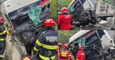 Stire din Eveniment : Impact puternic între două TIR-uri. O victimă a rămas încarcerată