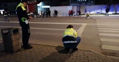 O femeie de 86 de ani a fost lovită pe trecerea de pietoni. Șoferul a fugit de la locul accidentului