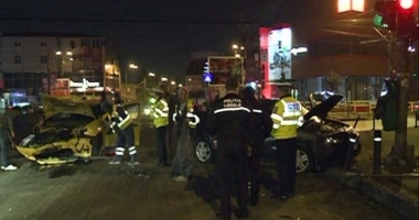 Stire din Eveniment : ACCIDENT VIOLENT! Un ȘOFER BEAT și FĂRĂ PERMIS A TRECUT PE ROȘU