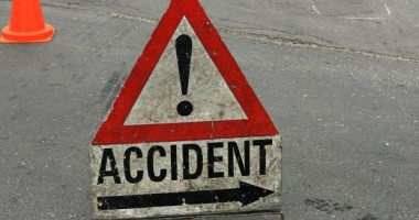 Stire din Eveniment : Accident pe DN1: Opt copii, transportați la spital după ce microbuzul în care se aflau s-a răsturnat