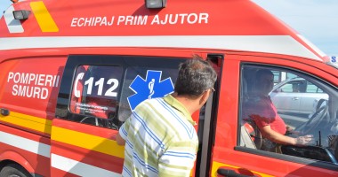 Stire din Eveniment : Cinci persoane rănite într-un accident rutier la intersecția bulevardelor Tomis cu Mamaia