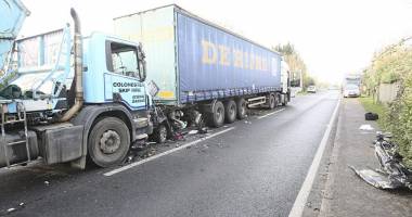 IMAGINI INCREDIBILE! A scăpat cu viață din Golful STRIVIT sub un TIR - 2