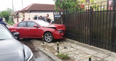 Accident pe strada Petre Papadopol, din Constanța. Un șofer a intrat în gardul unei case - 2