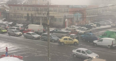 ACCIDENT pe bulevardul Brătianu. Traficul se desfășoară cu greutate - 2