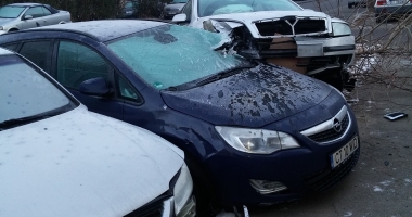 GALERIE FOTO. AU FĂCUT PRĂPĂD ÎNTR-O PARCARE DIN CONSTANȚA, DUPĂ CE S-AU ÎNTRECUT CU MAȘINILE - 2