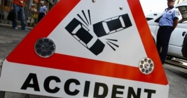 Stire din Actualitate : 21 de persoane, rănite după ce autocarul lor s-a răsturnat