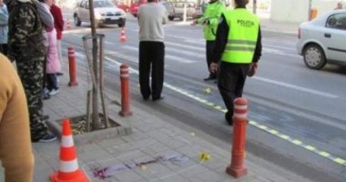 Stire din Eveniment : Trei mașini implicate într-un accident rutier în centrul orașului. Un copil de trei ani a fost rănit!