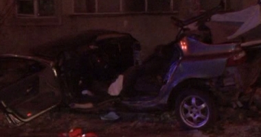 Stire din Eveniment : VIDEO / Tragedie. Un tânăr a murit, două persoane au fost rănite într-un accident teribil