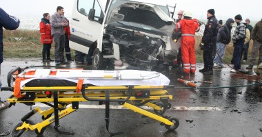 Stire din Eveniment : Bilanț tragic în primele zile din 2012, 14 morți și 38 de răniți
