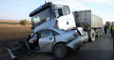 UPDATE - Accident rutier MORTAL la Lumina! S-a izbit de un TIR și A MURIT PE LOC / GALERIE FOTO - 4