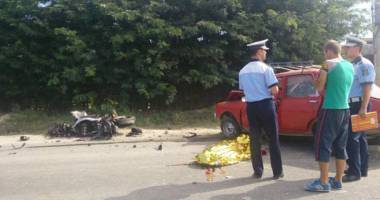 Galerie foto / Impact nimicitor! Doi morți după ce o motocicletă a făcut praf o mașină - 3