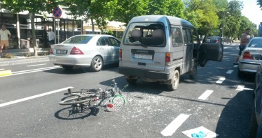 ACCIDENT RUTIER GRAV. Biciclist rănit pe bulevardul Tomis