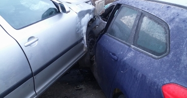GALERIE FOTO. AU FĂCUT PRĂPĂD ÎNTR-O PARCARE DIN CONSTANȚA, DUPĂ CE S-AU ÎNTRECUT CU MAȘINILE - 3