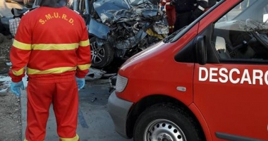 Galerie foto. TRAGEDIE RUTIERĂ! DOI MORȚI, după ce un Logan s-a ciocnit frontal cu un TIR - 2