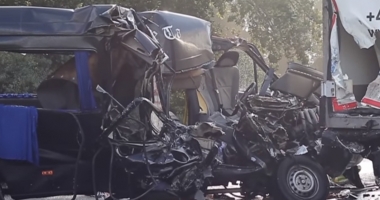 VIDEO / ACCIDENT GRAV ÎN UNGARIA, între un microbuz și un TIR: Trei români MORȚI și șase răniți