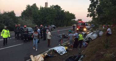 IMAGINI ȘOCANTE! Trupuri sfârtecate, aruncate în șanț,  și mașini scăldate în sânge. Filmul tragediei  de la 23 August - 3
