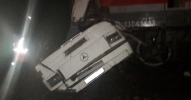 Stire din Actualitate : Cel puțin 19 morți după ce un tren a spulberat un autobuz