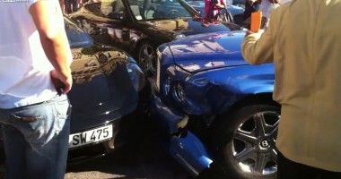 Stire din Monden : Vezi aici un accident de 1 MILION de dolari! BLONDA la volan! / Video