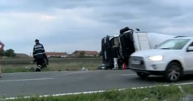 GALERIE FOTO / Panică pe un drum national. O cisternă cu GPL s-a răsturnat - 3